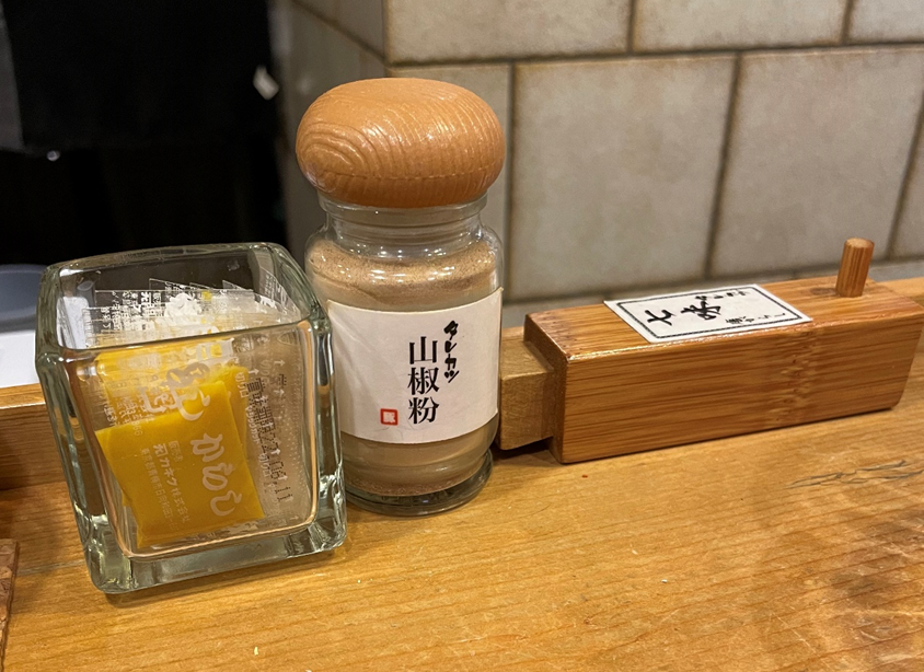 新潟カツ丼タレカツ本店（薬味）